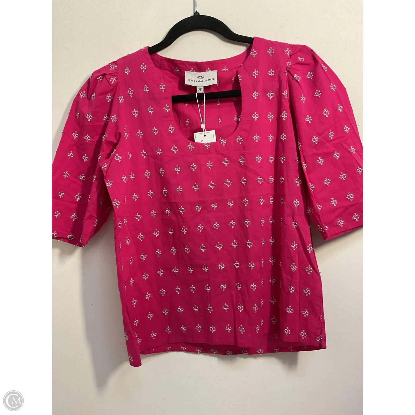 Top Short Sleeve By Clothes Mentor In Pink & White, Size: Xs