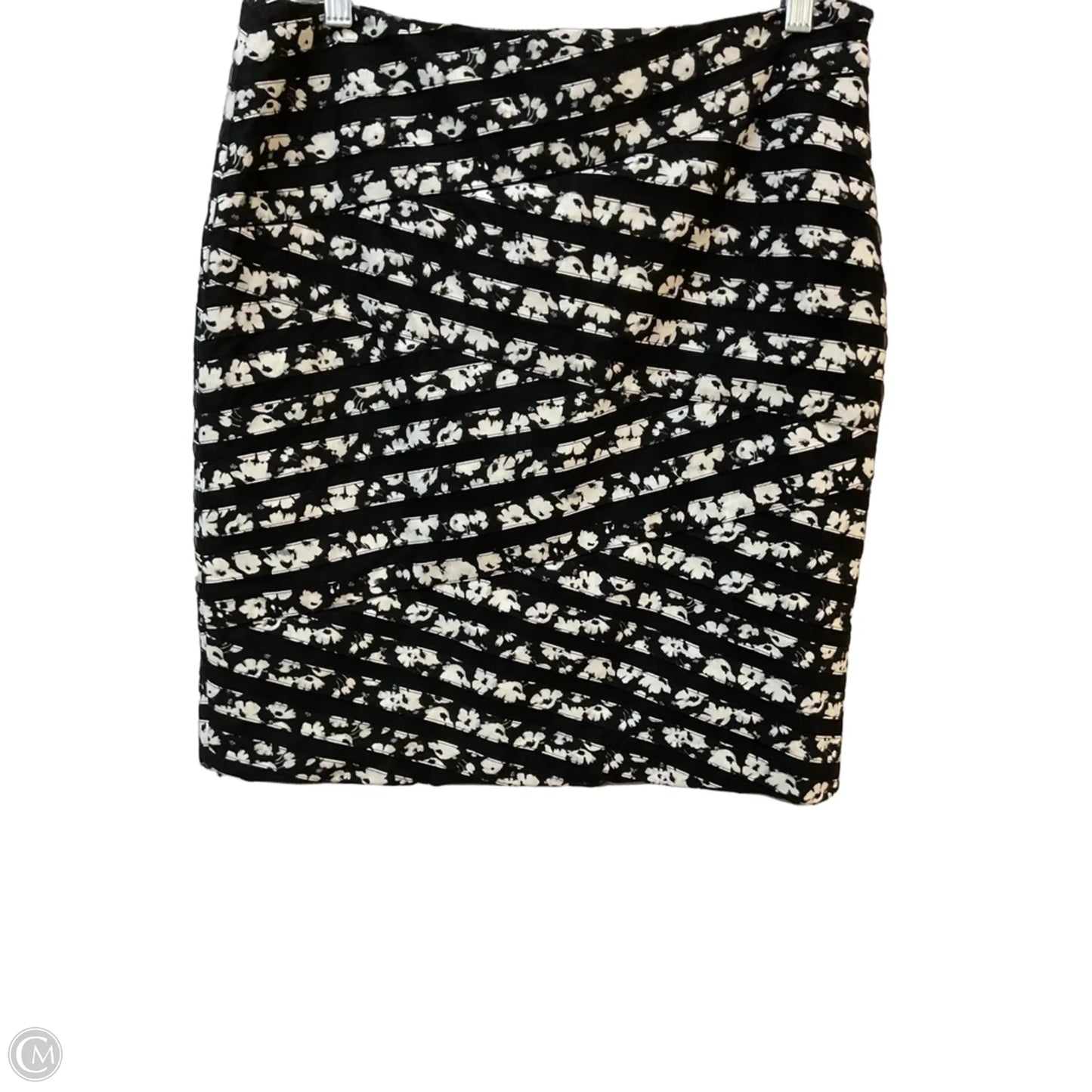 Skirt Mini & Short By White House Black Market In Black & White, Size: 6