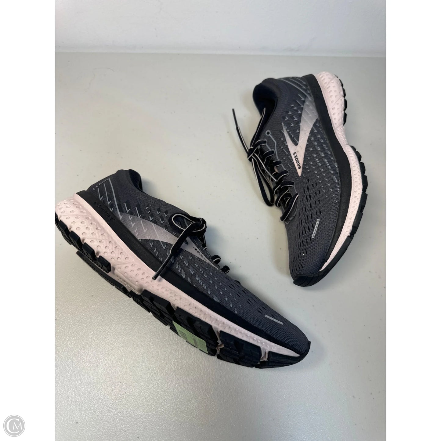 Shoes Athletic By Brooks In Grey & Pink, Size: 8
