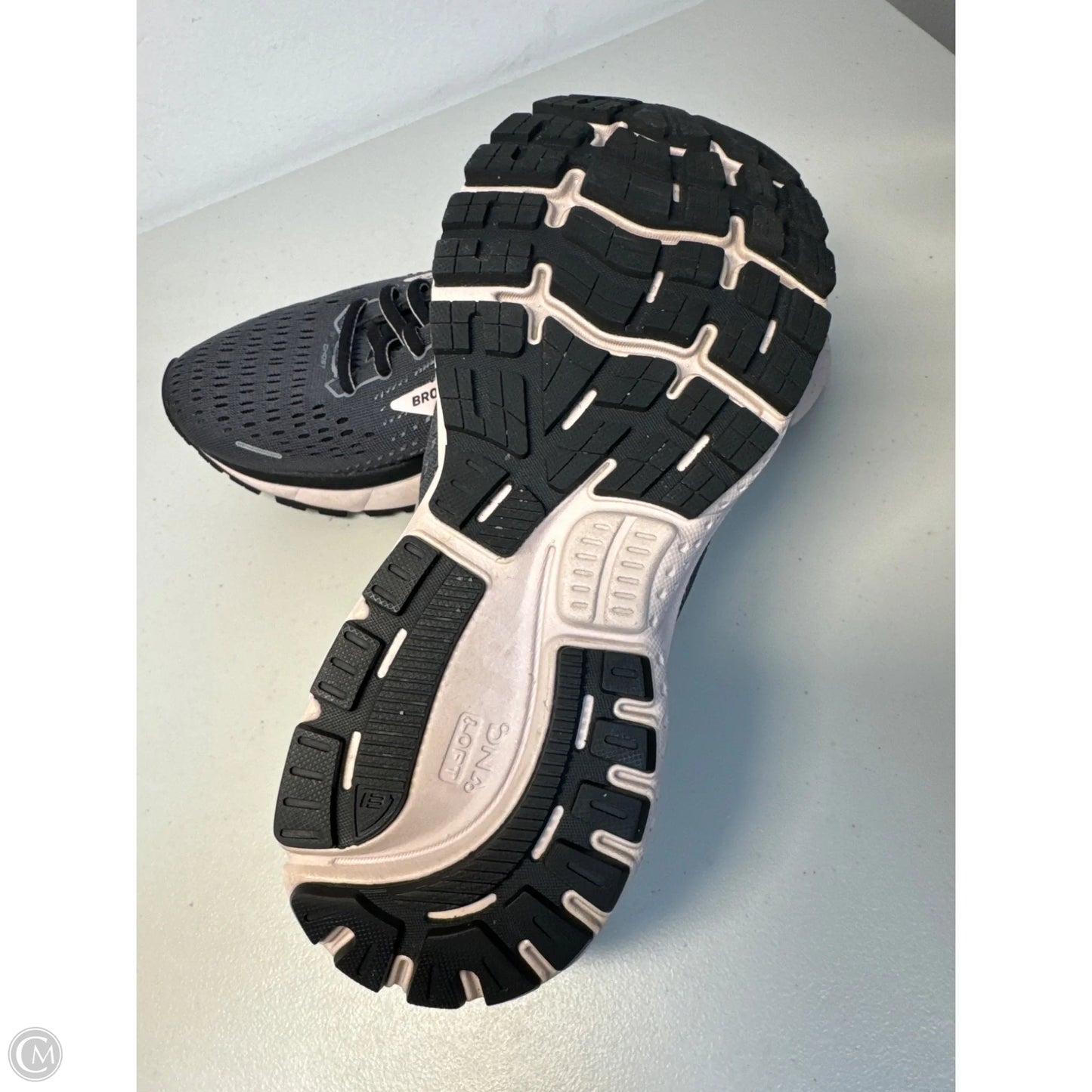 Shoes Athletic By Brooks In Grey & Pink, Size: 8
