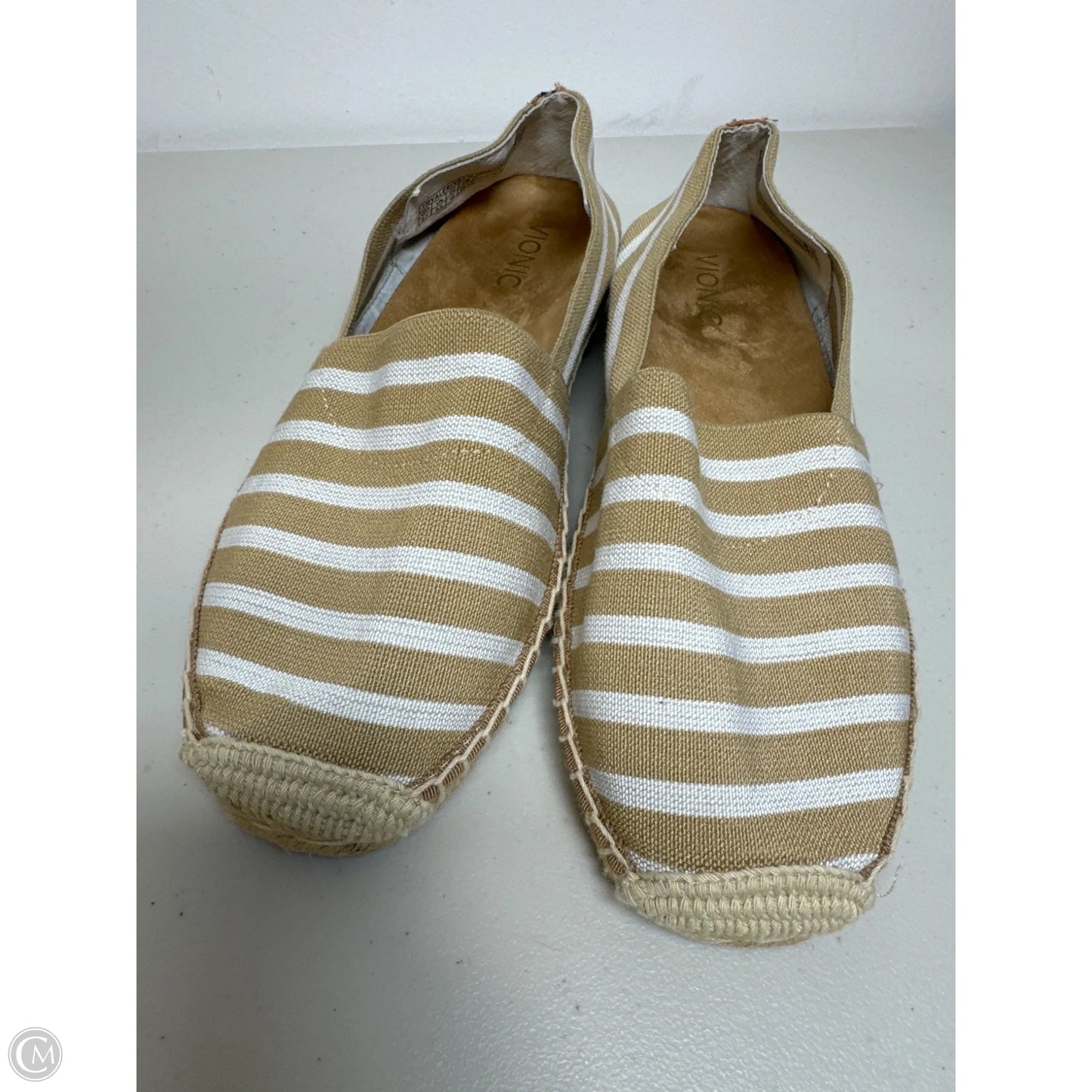 Shoes Flats By Vionic In Cream & Tan, Size: 8.5