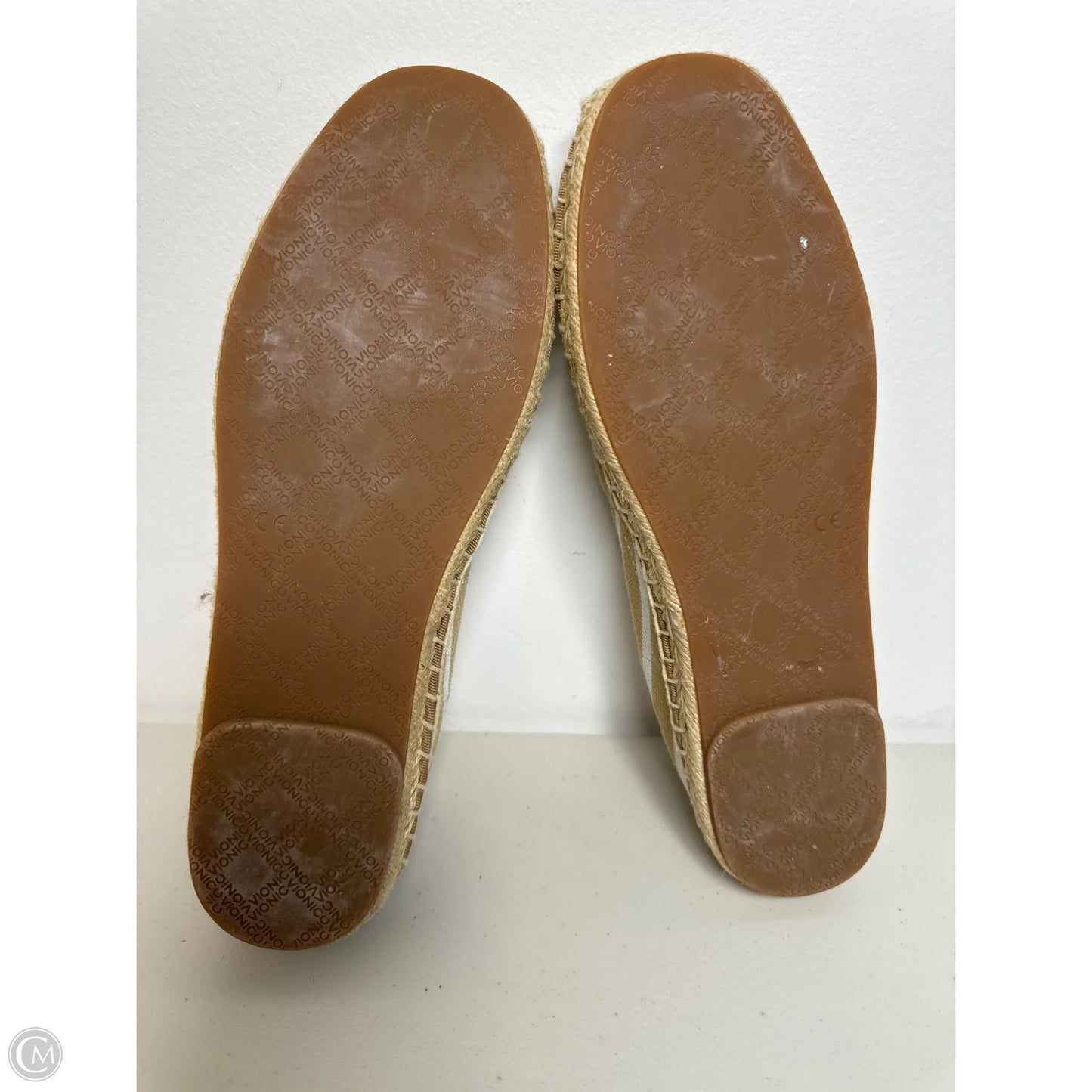 Shoes Flats By Vionic In Cream & Tan, Size: 8.5