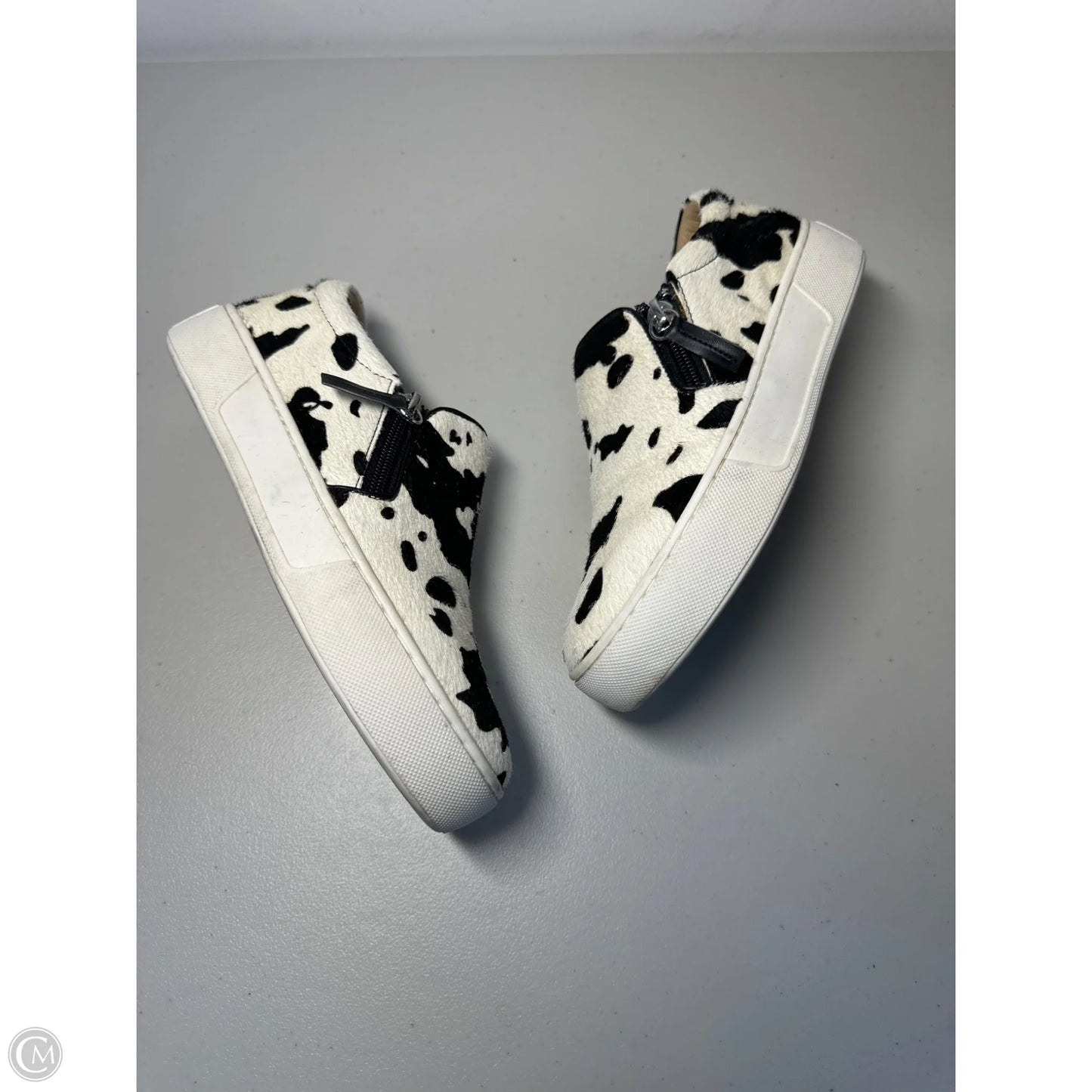 Shoes Flats By Very Volatile In Animal Print, Size: 6