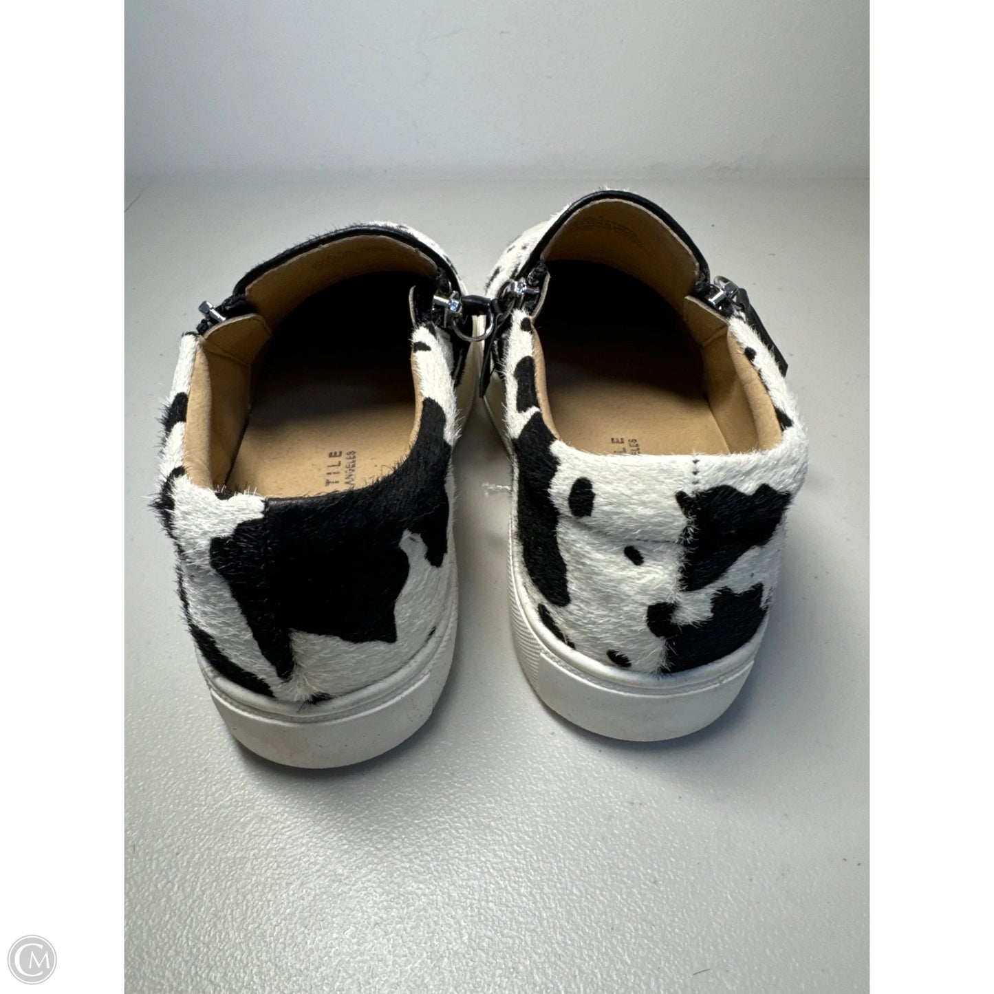 Shoes Flats By Very Volatile In Animal Print, Size: 6