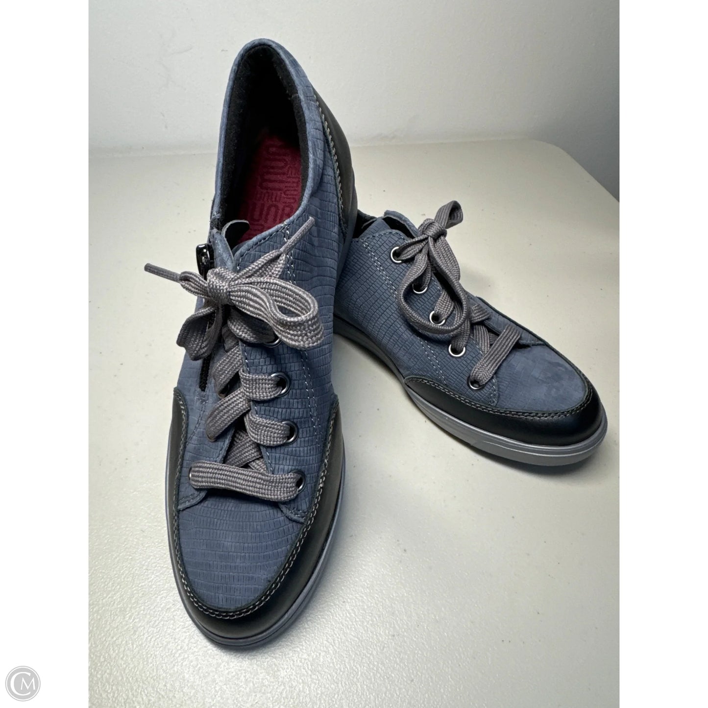 Shoes Sneakers By Munro In Navy, Size: 6