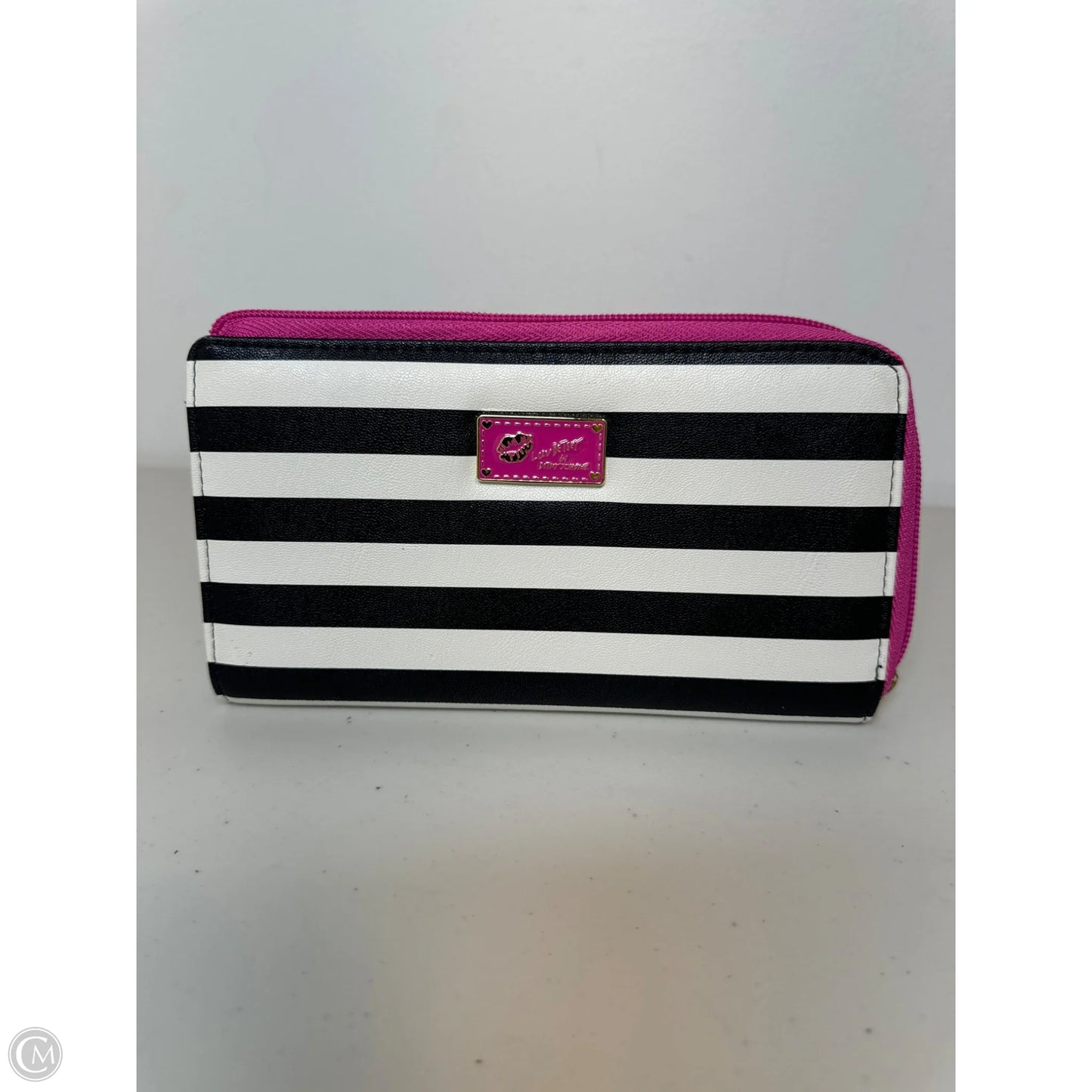 Wallet By Betsey Johnson, Size: Large