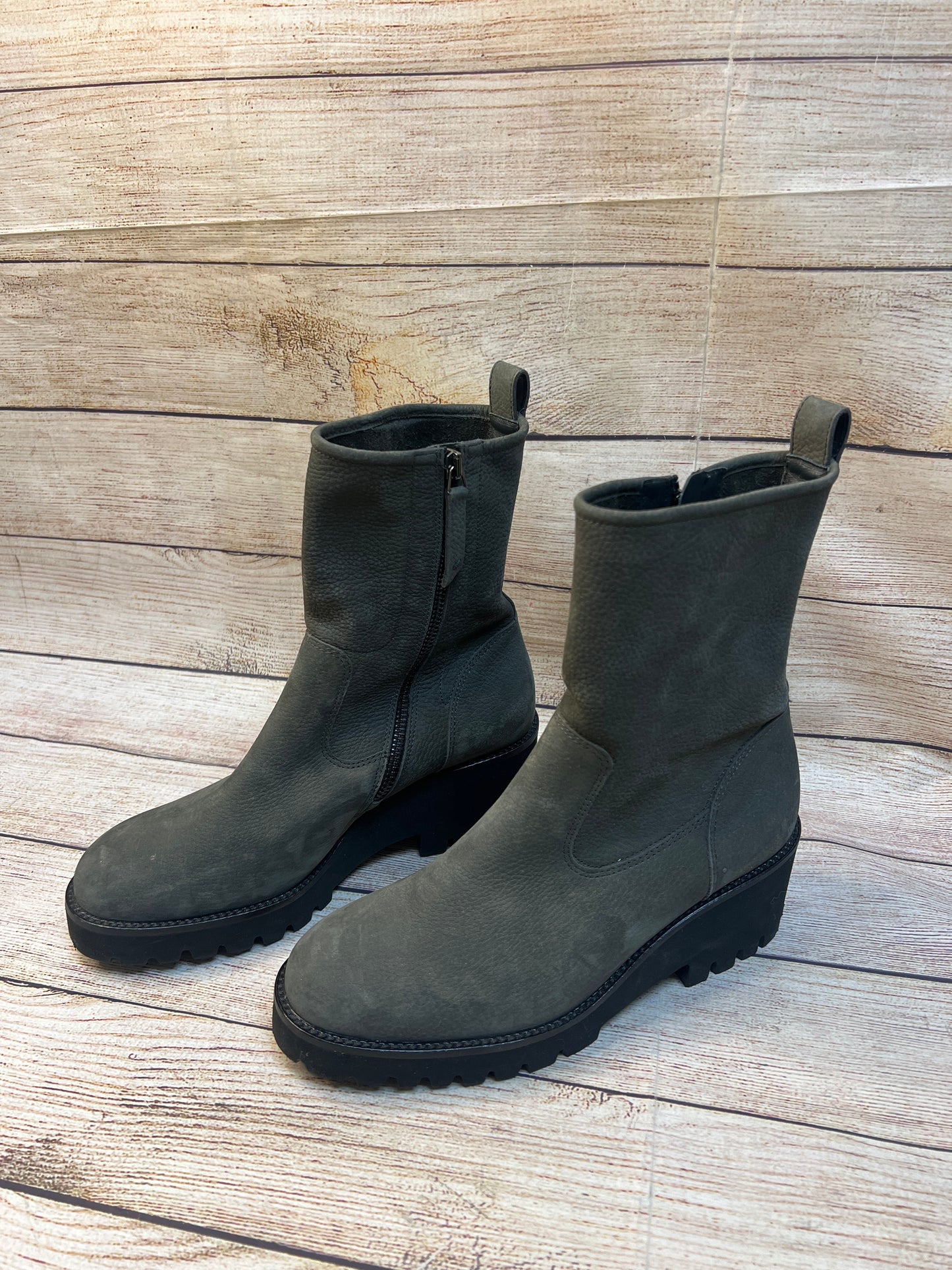 Boots Ankle Flats By Paul Green Size: 6.5