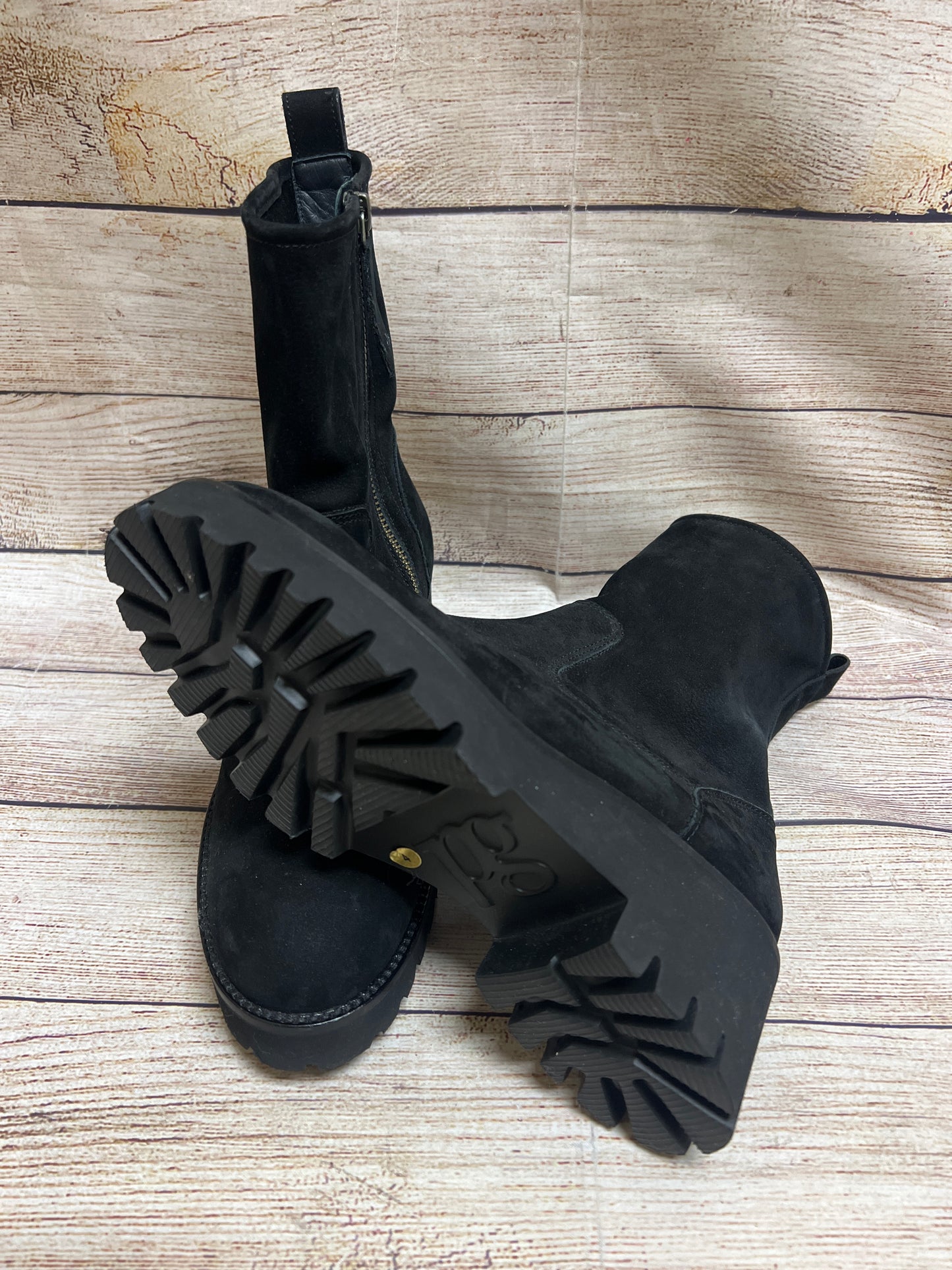 Boots Ankle Flats By Paul Green Size: 6.5