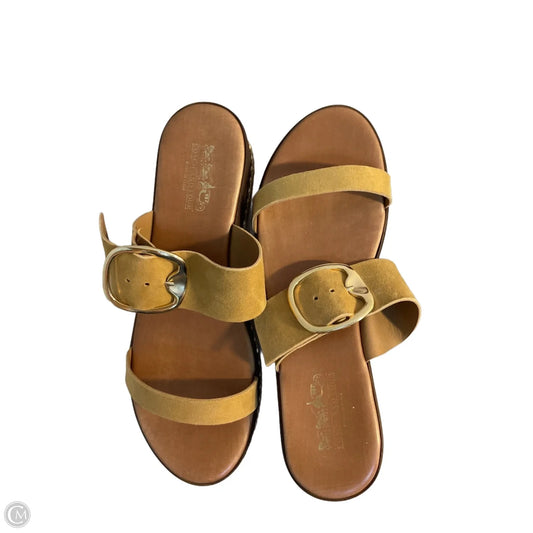 Shoes Designer By Coach In Cream & Tan, Size: 8