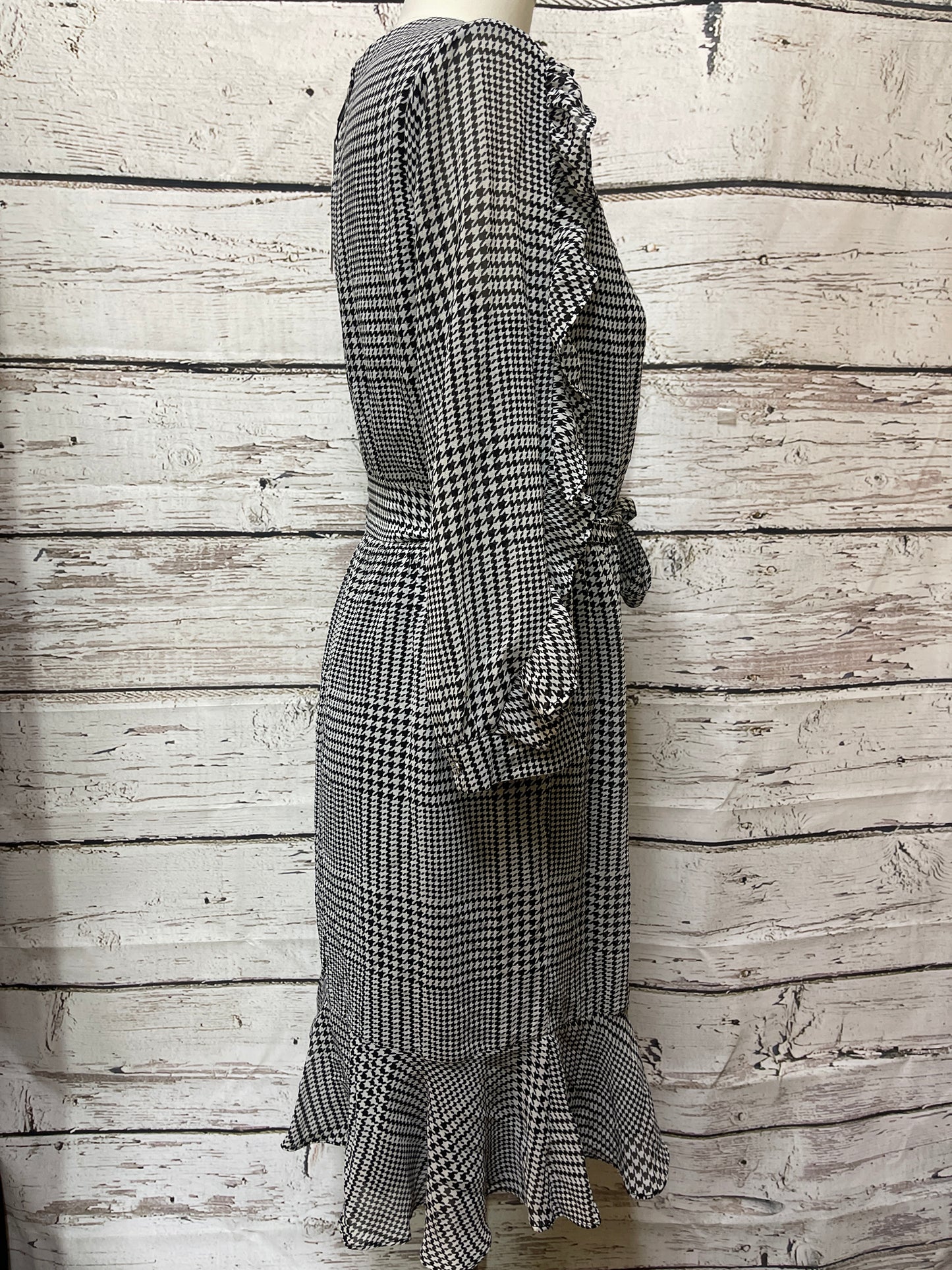 Dress Casual Midi By Calvin Klein In Checkered Pattern, Size: 4