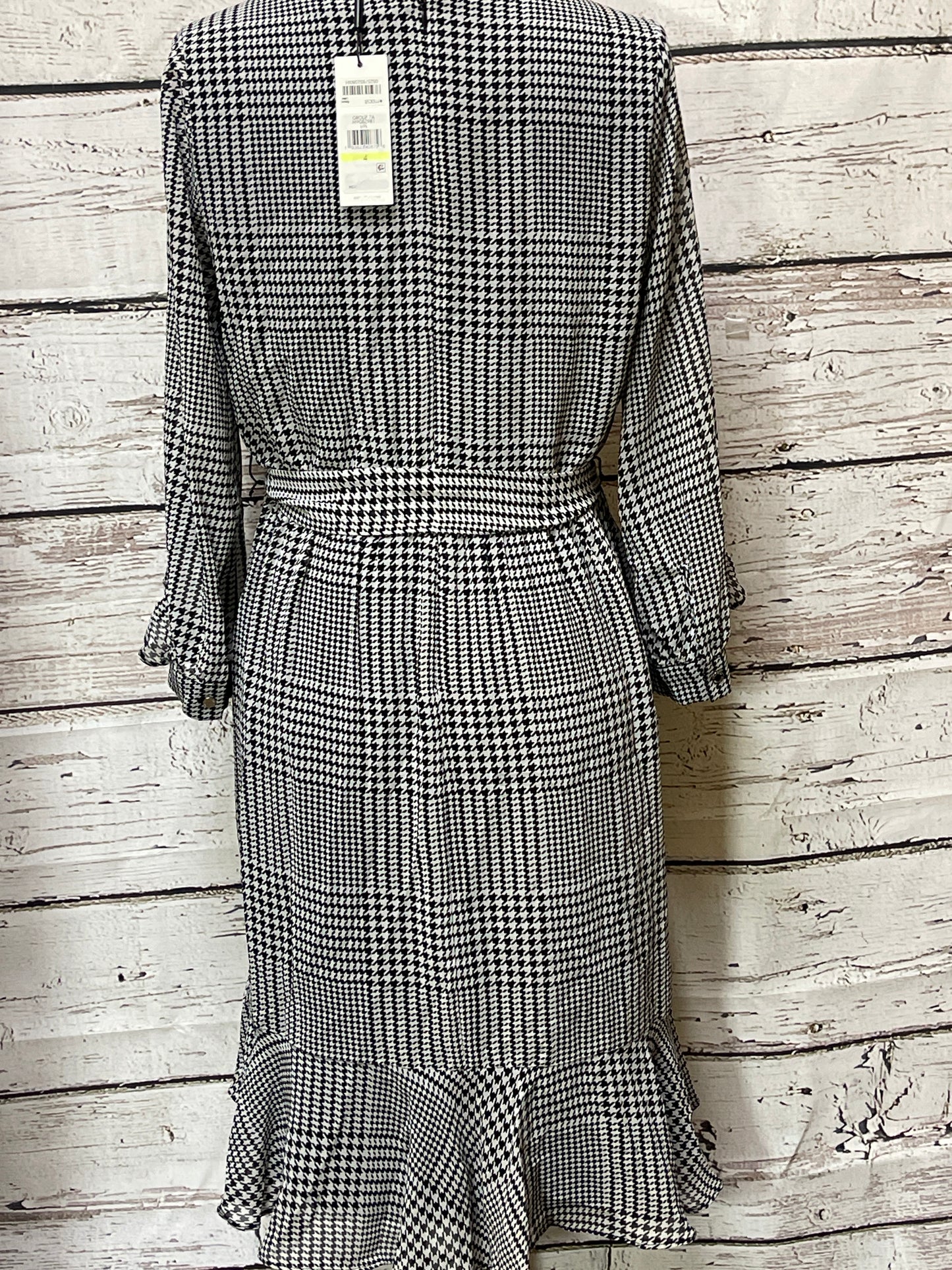 Dress Casual Midi By Calvin Klein In Checkered Pattern, Size: 4