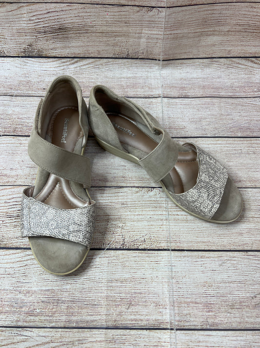 Sandals Flats By Cma  Size: 7.5