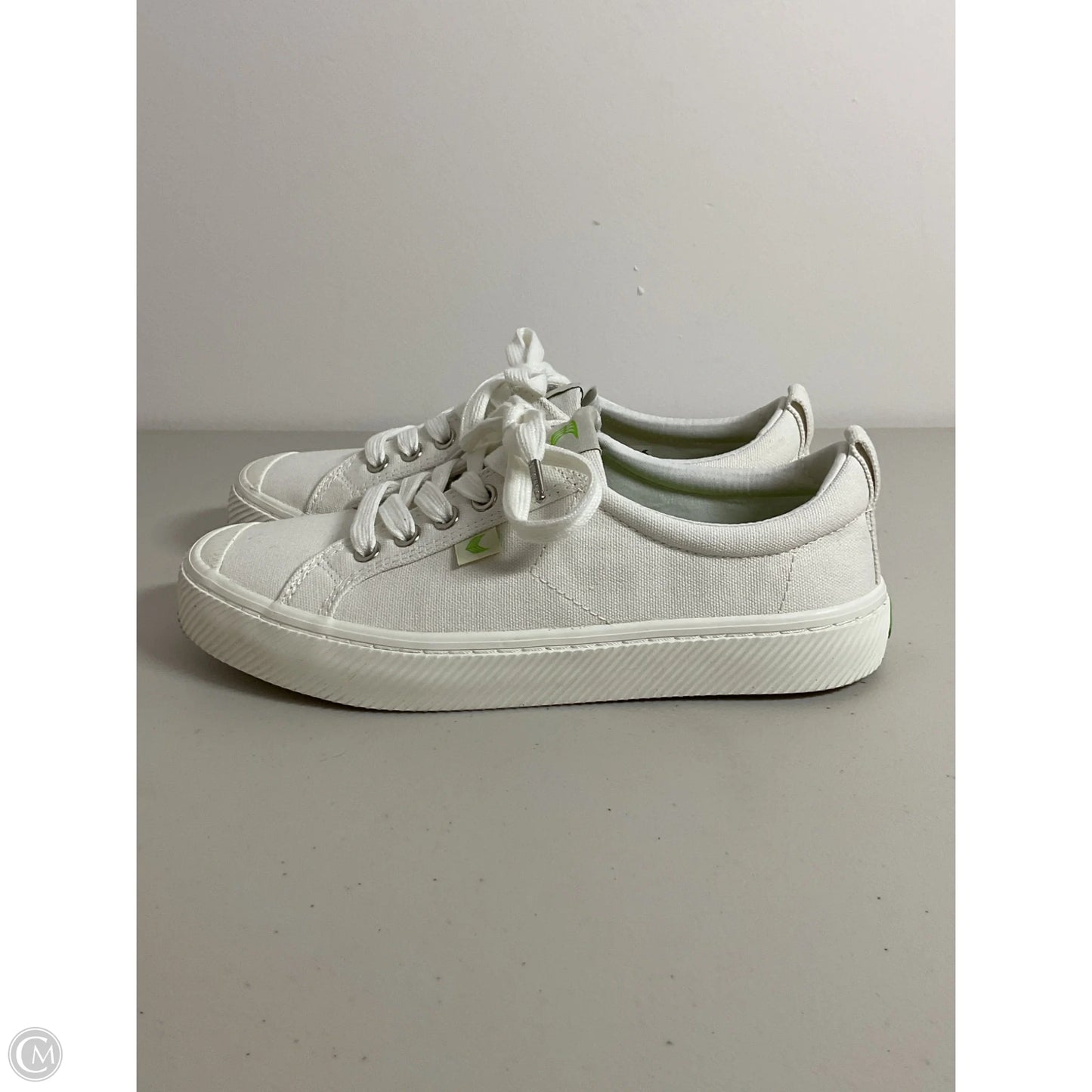 Shoes Sneakers By Cmc In White, Size: 7.5