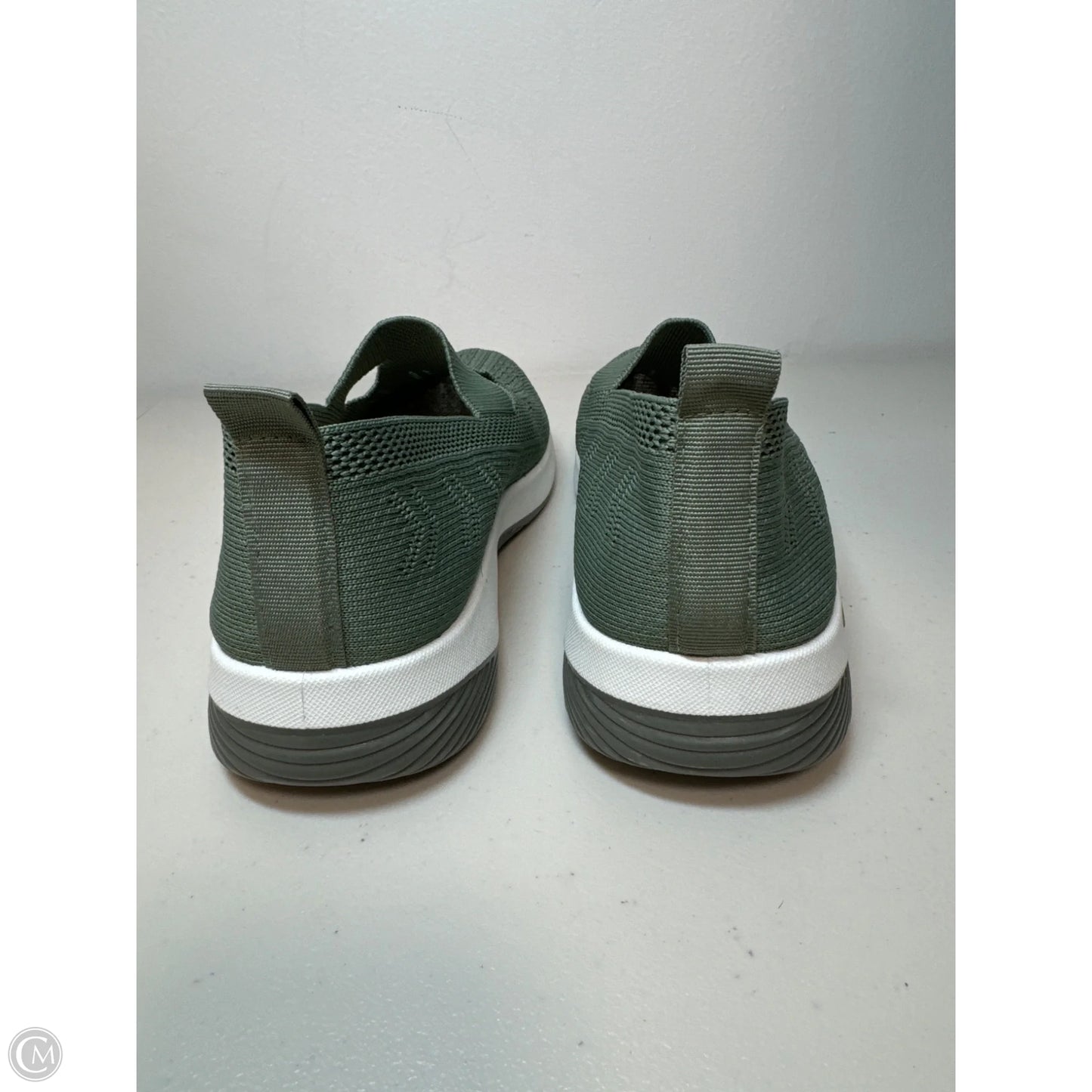 Shoes Sneakers By Clothes Mentor In Green, Size: 9