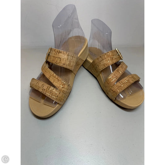 Sandals Flats By Vionic In Beige, Size: 7