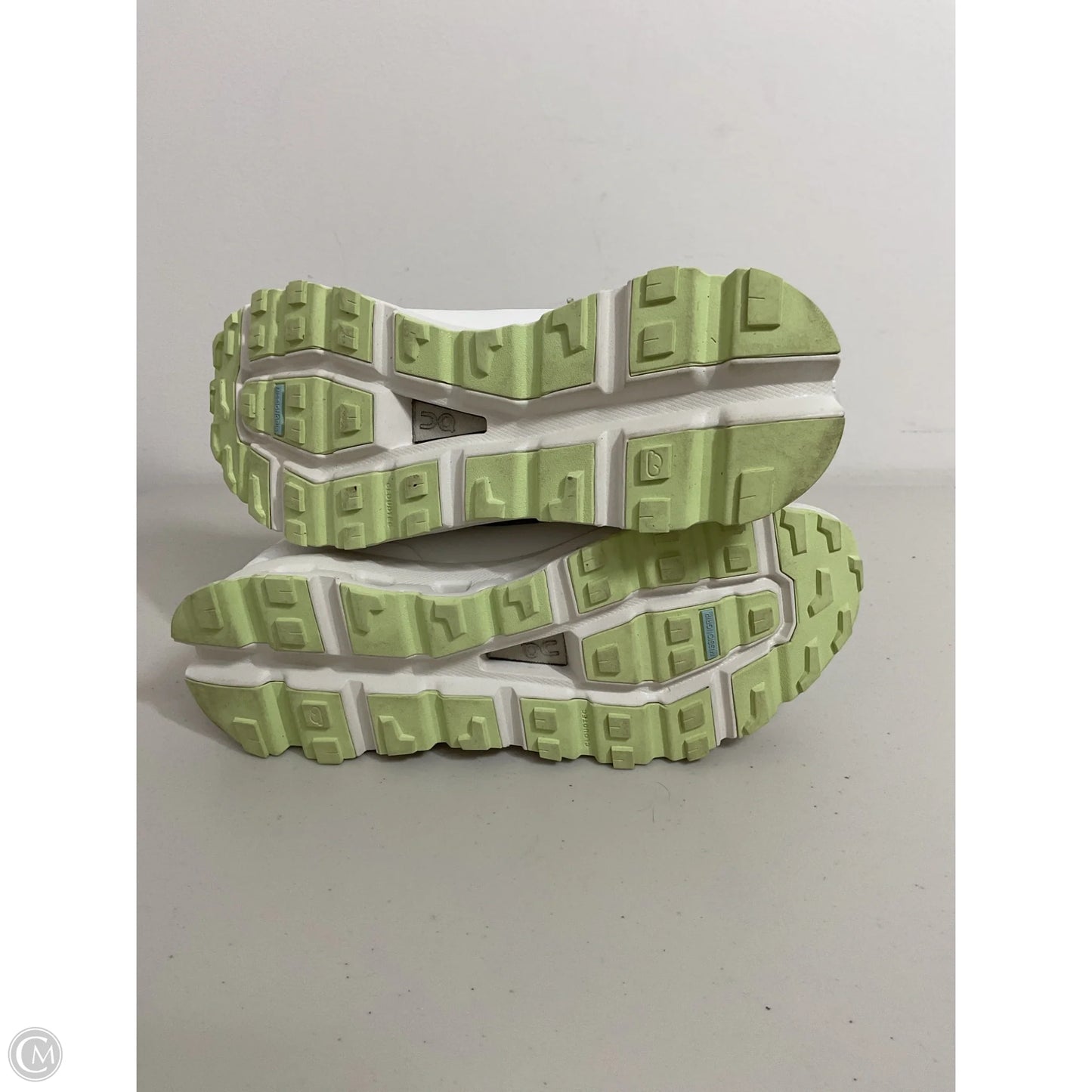 Shoes Athletic By On In Grey & White, Size: 10.5