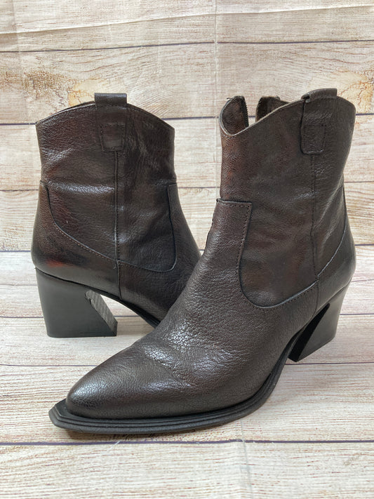 Boots Western By Cmb  Size: 8.5
