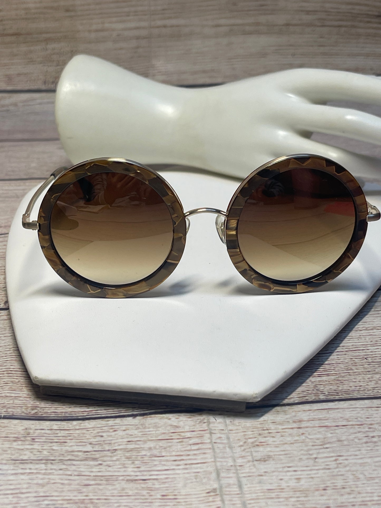 Sunglasses Designer By Cma