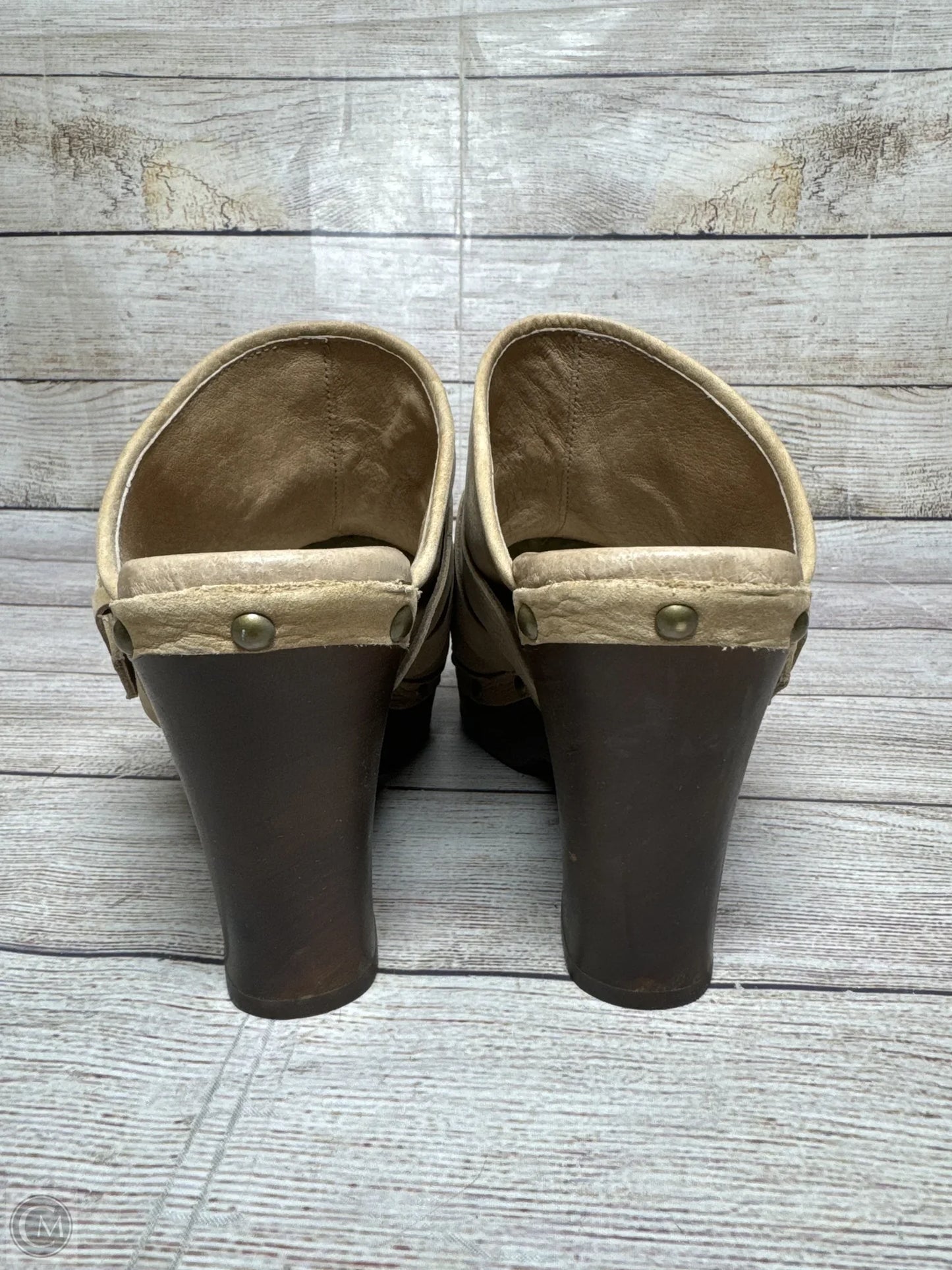 Shoes Designer By Ugg In Tan, Size: 9