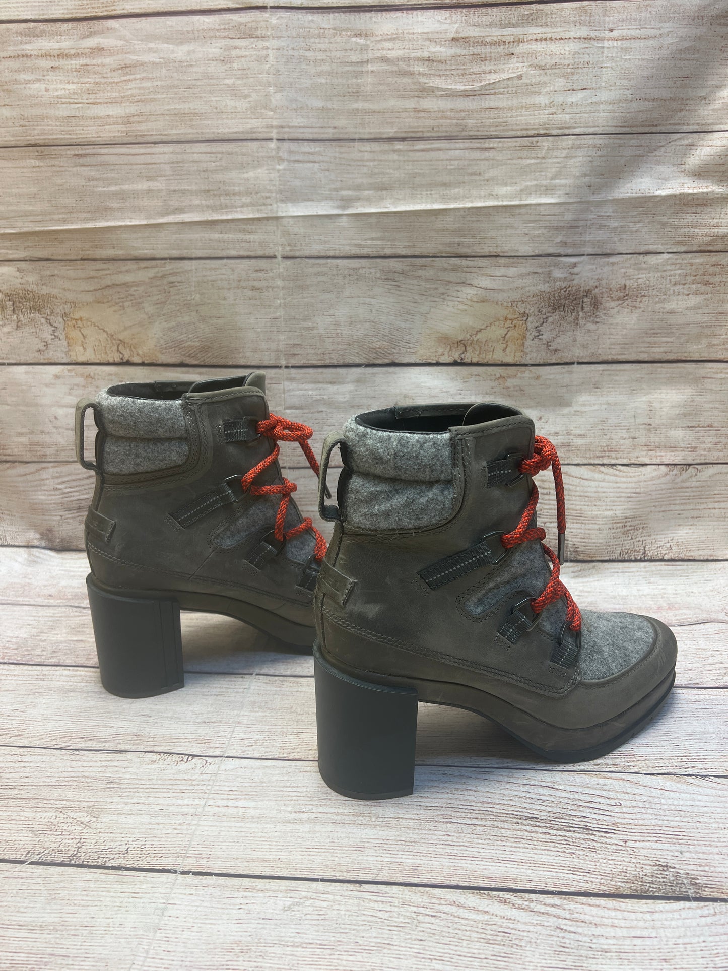 Boots Ankle Heels By Sorel In Grey & Red, Size: 9