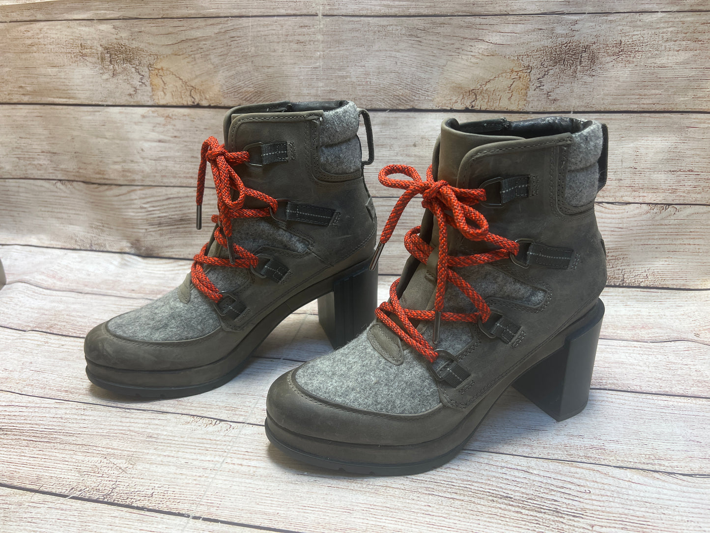 Boots Ankle Heels By Sorel In Grey & Red, Size: 9