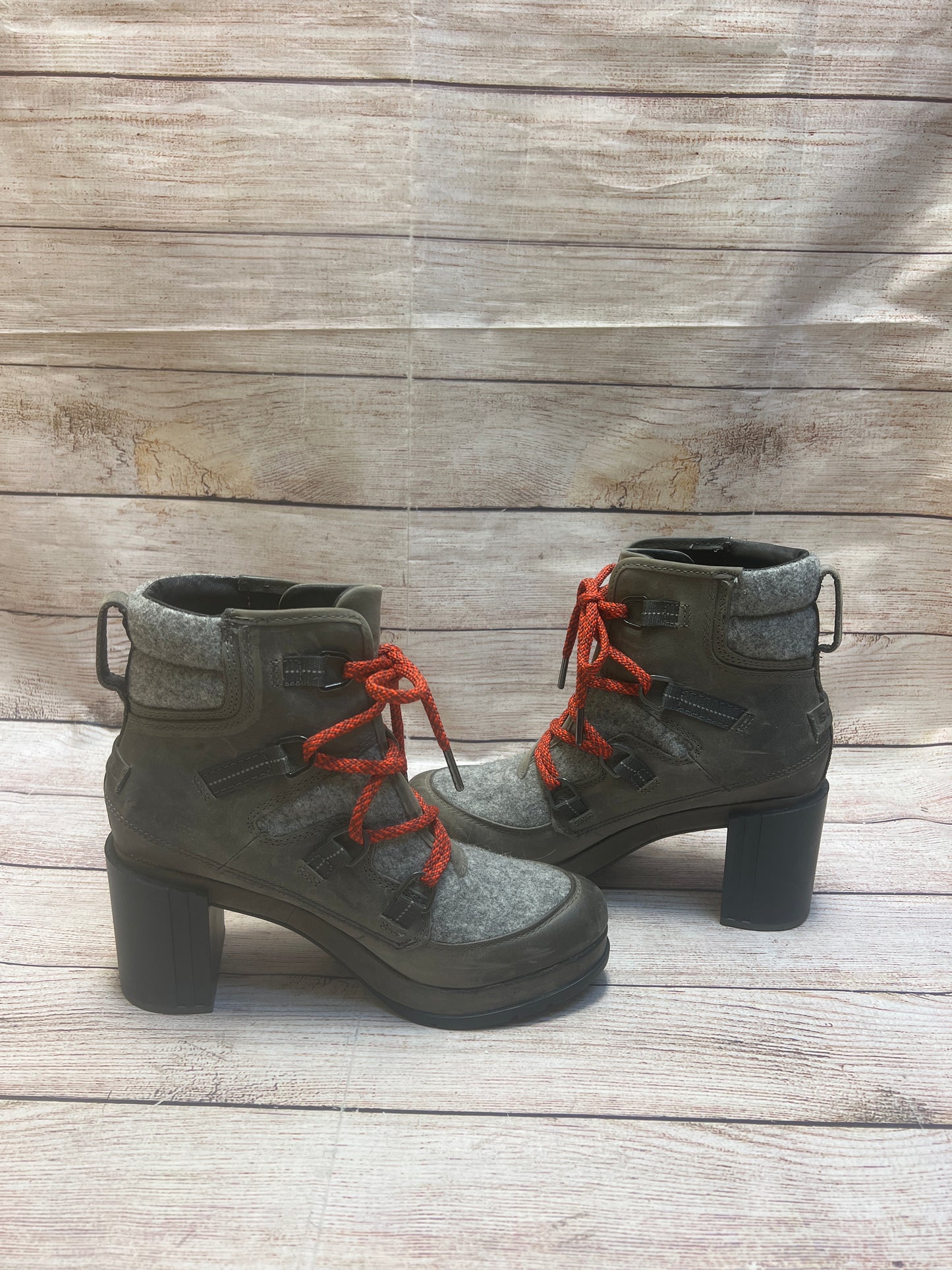 Boots Ankle Heels By Sorel In Grey & Red, Size: 9