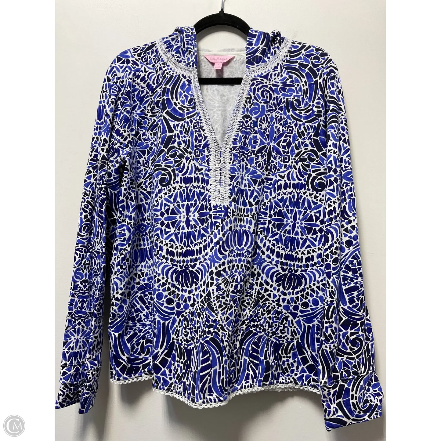 Top Long Sleeve Designer By Lilly Pulitzer In Blue & White, Size: L