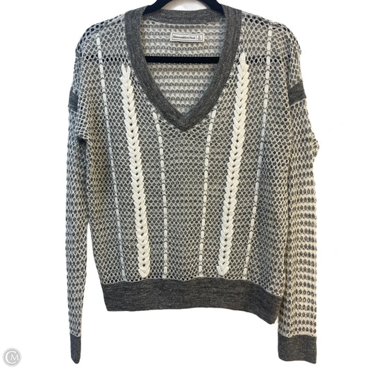 Sweater By Abercrombie And Fitch In Grey & White, Size: S