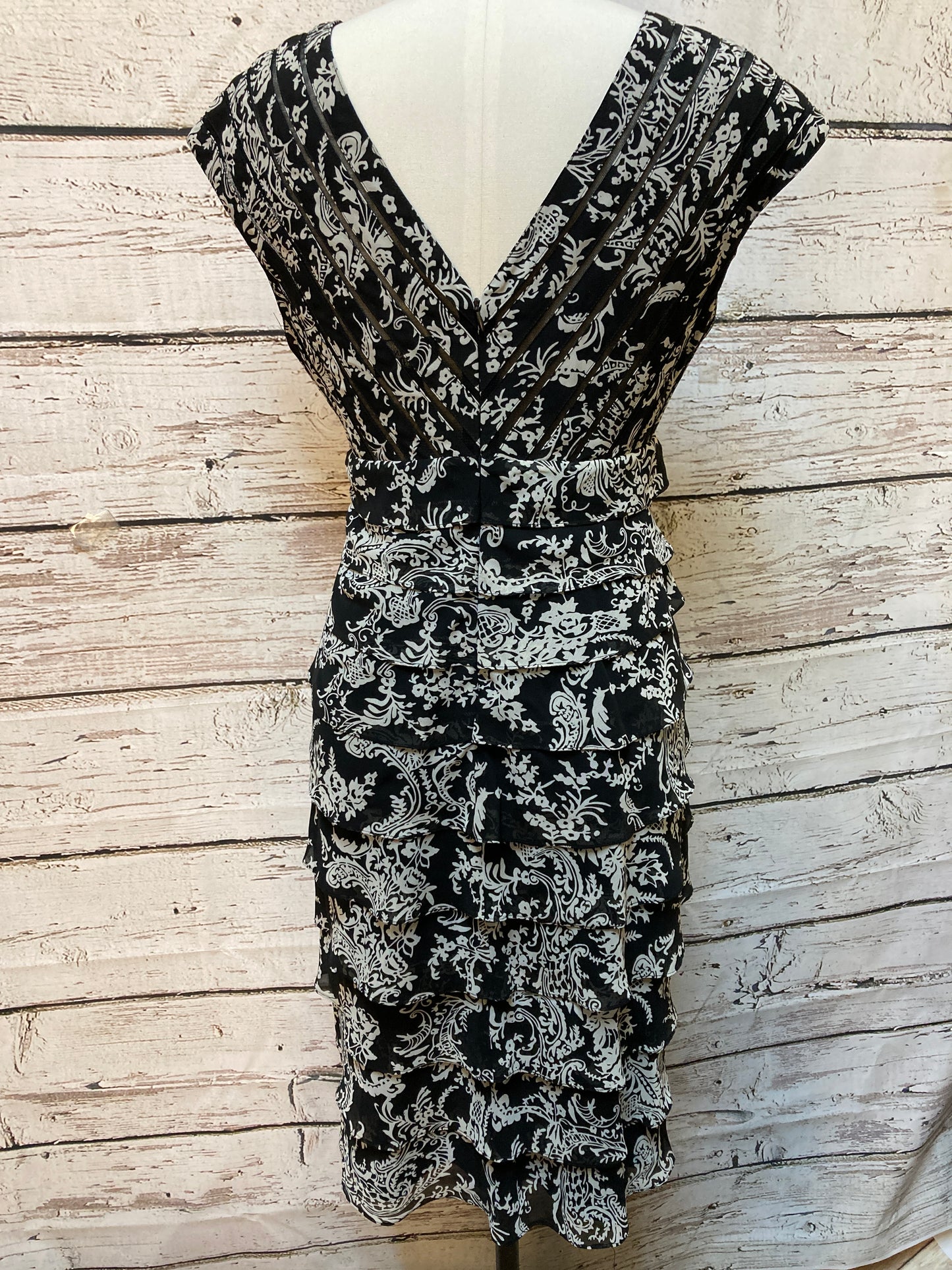 Dress Party Midi By Adrianna Papell  Size: M